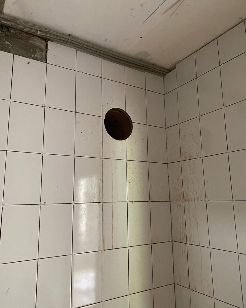 Объект «Больница».Материал кирпич (73см); ж б плита перекрытия(22см)+ стяжка (18см).Диаметр d (4)