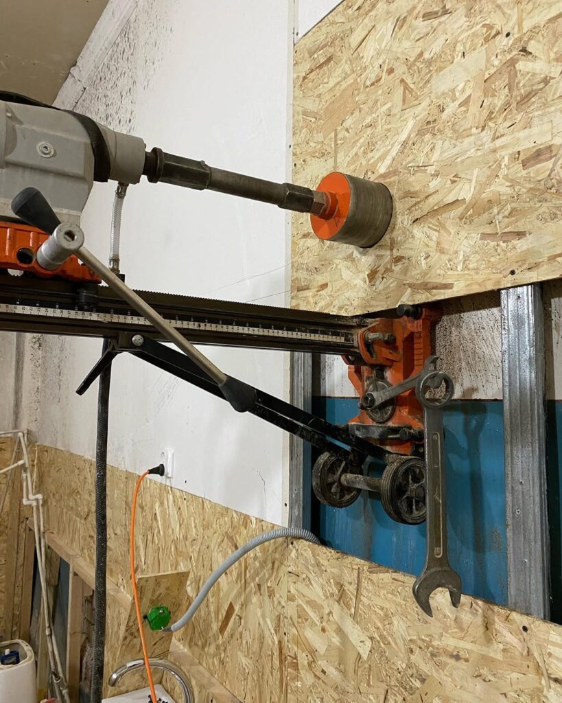 Объект «Офисное помещение».Материал монолит (80см); кирпич (60см).Диаметр d122;d132.#алмазное (6)